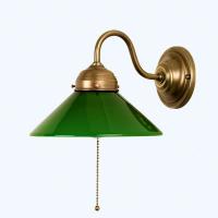 Vegglampe KONRAD med grønn glasskjerm