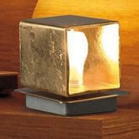 Cube - håndlaget bordlampe, bladgull