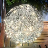 Varmhvitt lysende LED solcellelampe Alu-Wireball