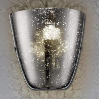 Vegglampe Quasar med sølvfarget glasskjerm