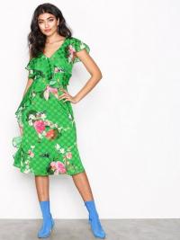 Loose fit - Green River Island Ruffle Waisted Dress