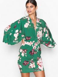 Loose fit - Grønn NLY One Kimono Print Dress
