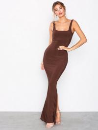 Figurnære kjole - Chocolate NLY Eve Ruched Back V Gown