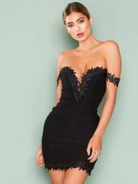 Figurnære kjole - Black Rare London Crochet Trim Bardot Dress