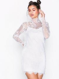 Loose fit - White Motel Yakira Eyelash Lace Dress